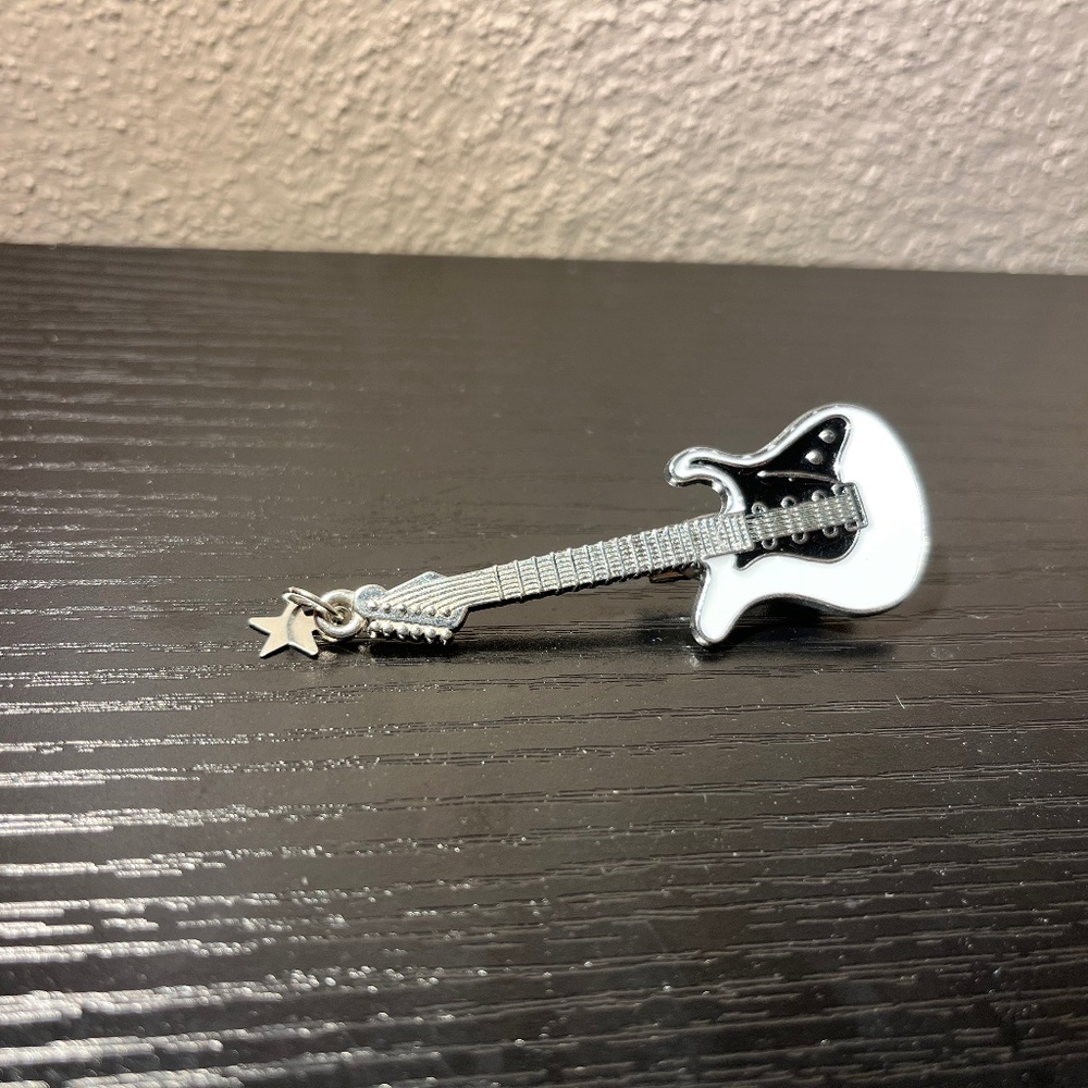Guitar hair clip